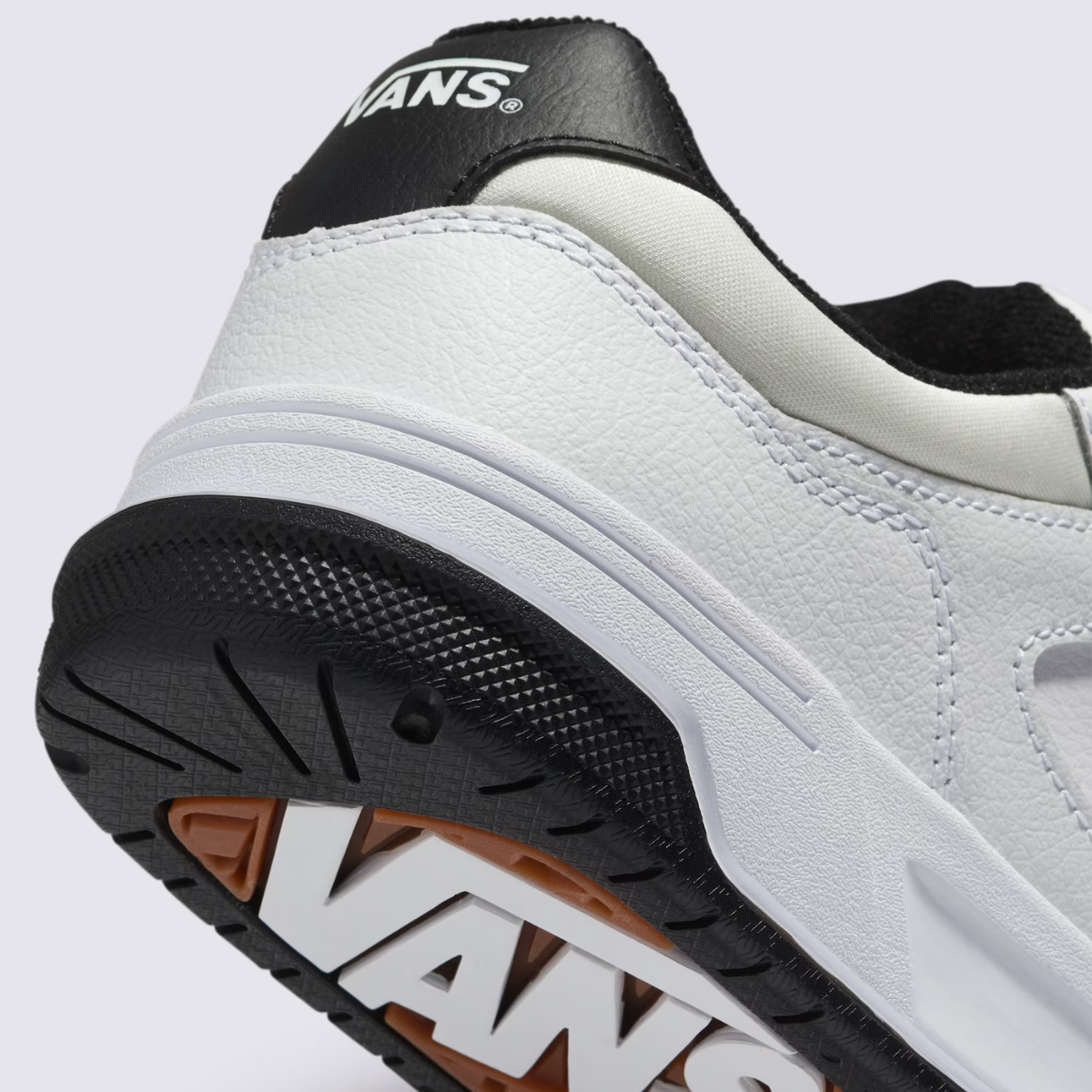VANS UPLAND WHITE/BLACK