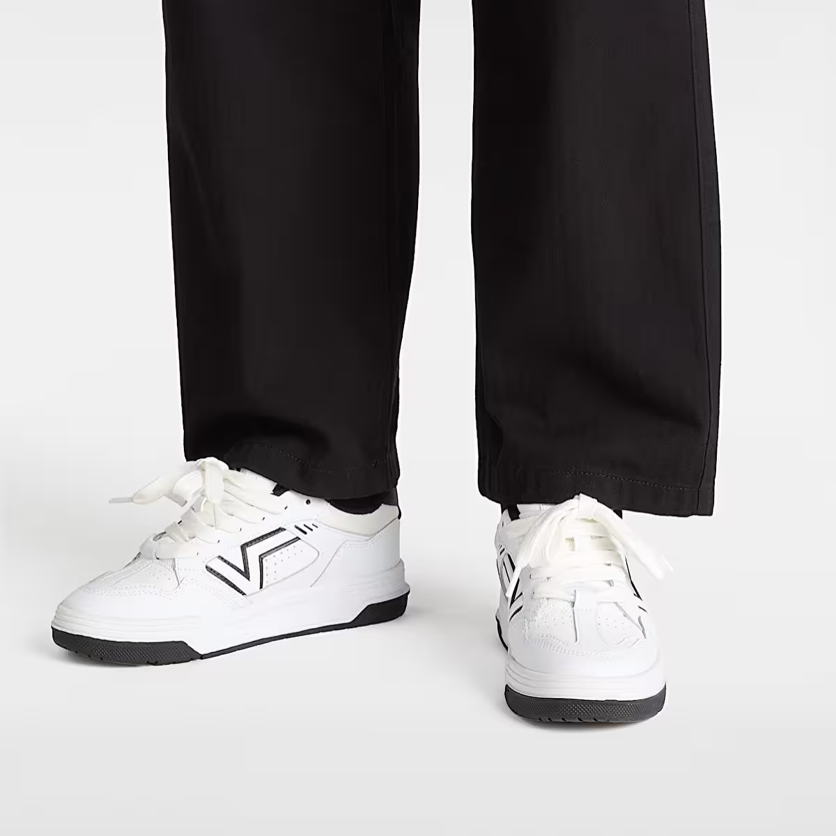 VANS UPLAND WHITE/BLACK